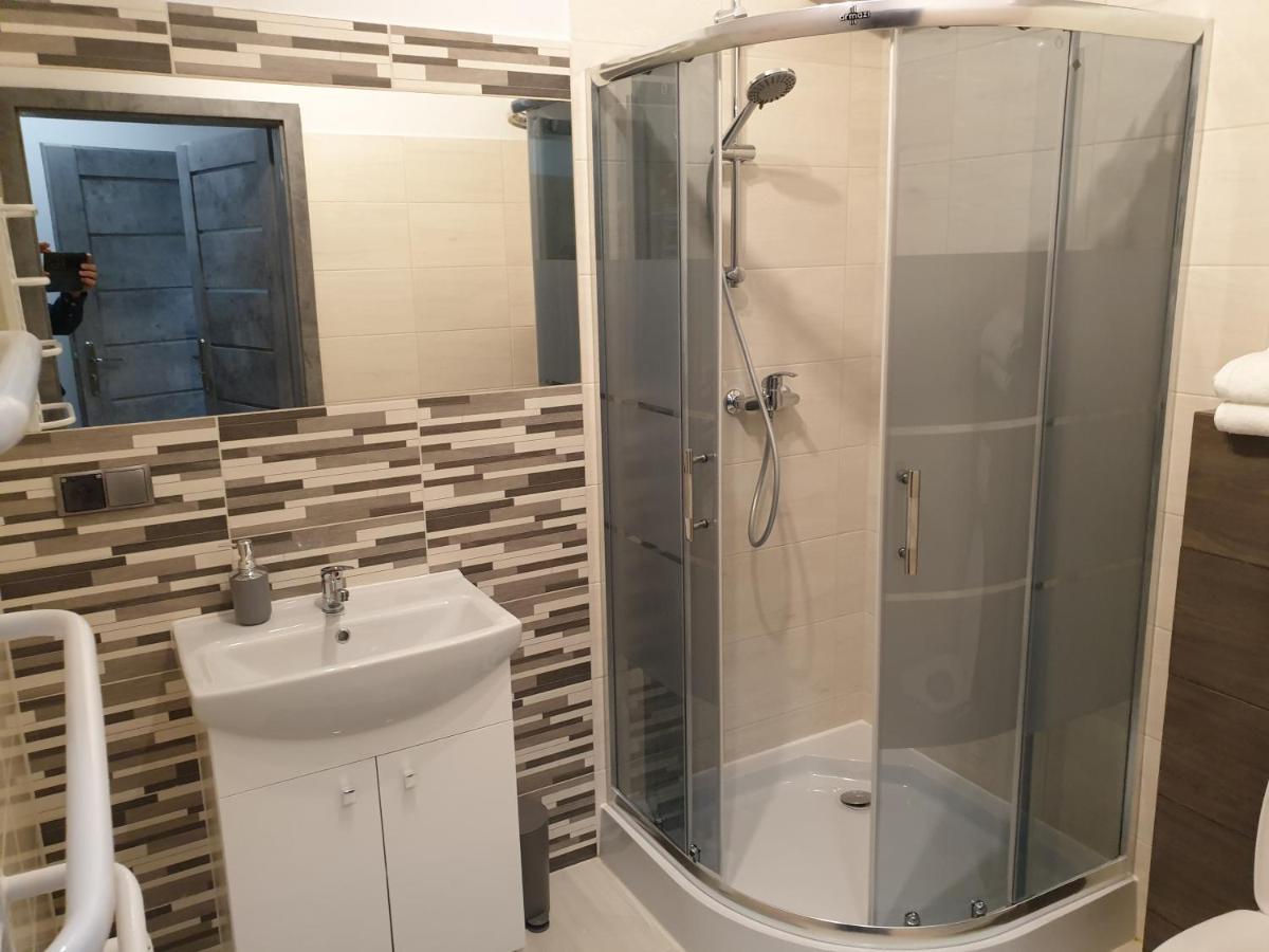 Motel Na Stacji Paliw Ustronie Morskie Ngoại thất bức ảnh